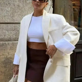 Tiia - Bleiseri pehmeällä tuntumalla