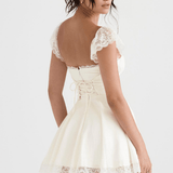 Iida - Minimekko kevyellä linjalla