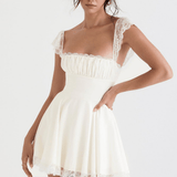 Iida - Minimekko kevyellä linjalla