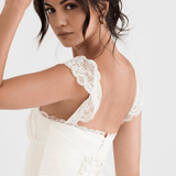 Iida - Minimekko kevyellä linjalla