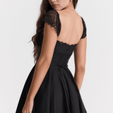 Iida - Minimekko kevyellä linjalla