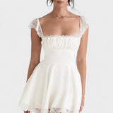 Iida - Minimekko kevyellä linjalla