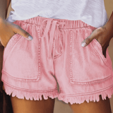 Aada - Shortsit rennulla ilmeellä